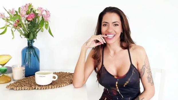 [JacquieEtMichelTV] Coco Bae (The seductress’s smile / 05.28.2025)