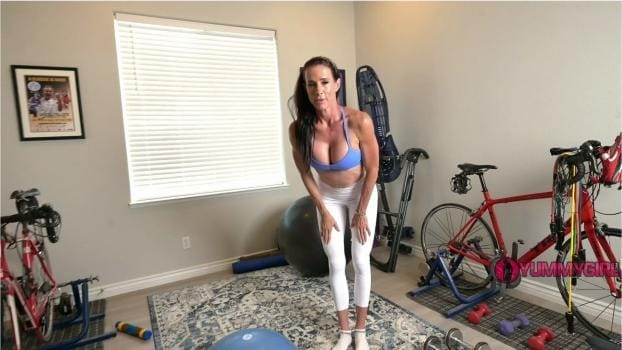 [SofieMarieXXX] Sofie Marie (Stepmom Works Out Peeping Stepson POV / 03.30.2025)